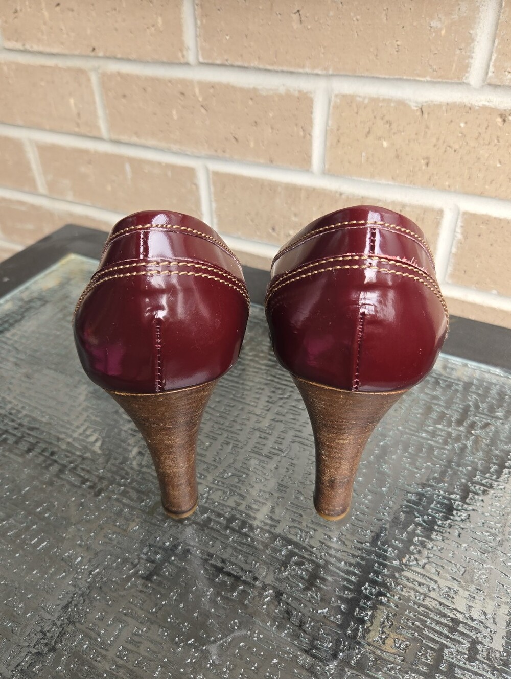 Coach Burgundy Patent Leather Heels with Gold-Tone Turnlock Made In Italy 9,5 B - Picture 11 of 13